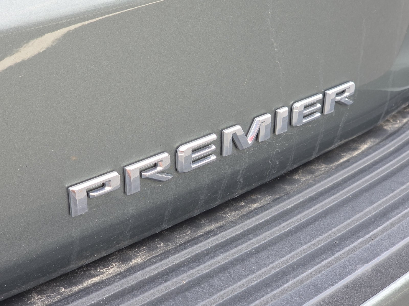 Used 2023 Chevrolet Suburban Premier AWD/4WD image 15