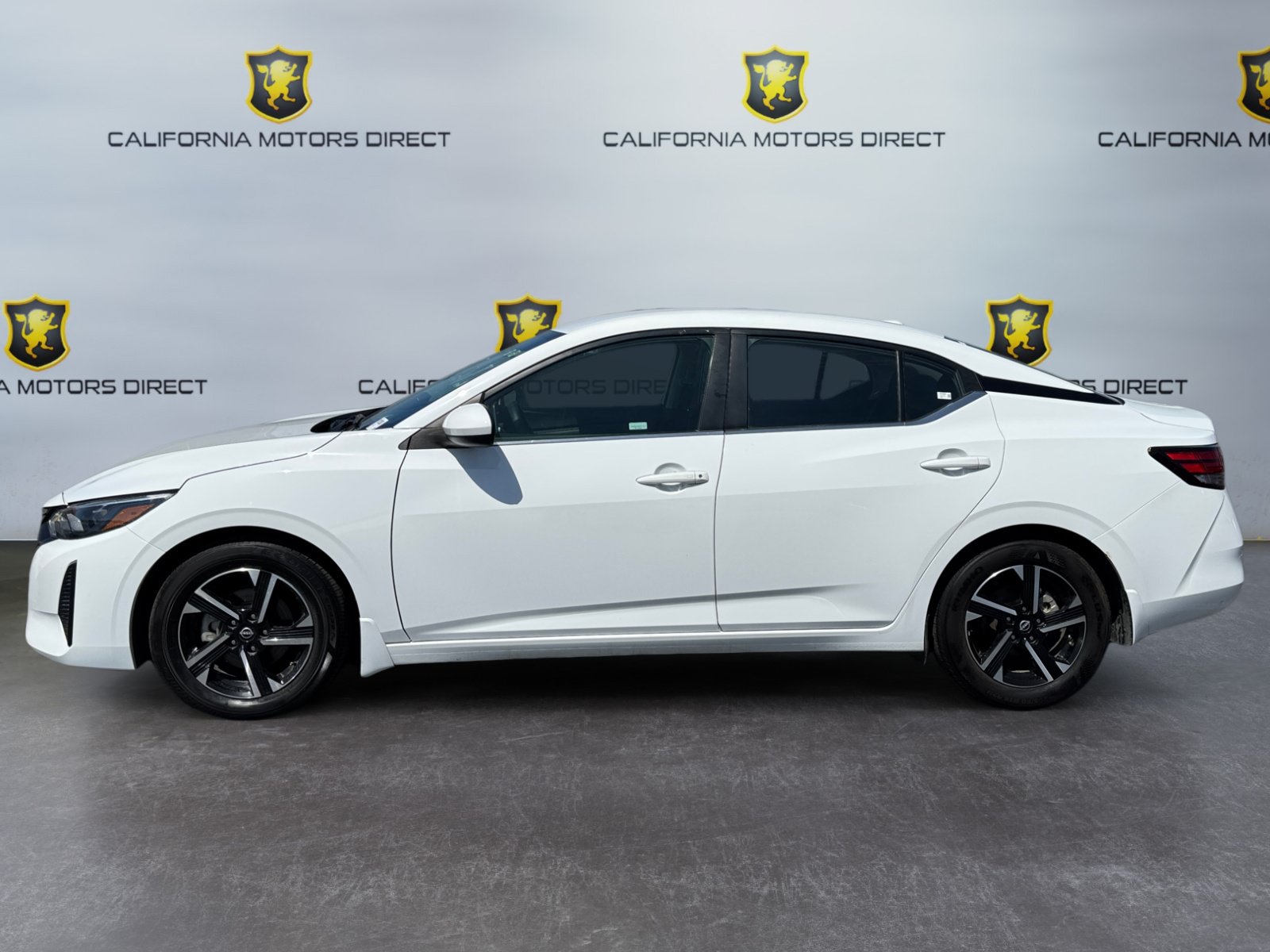 Used 2024 Nissan Sentra SV FWD image 2