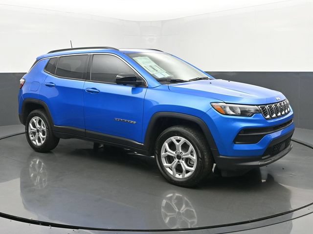 New 2025 Jeep Compass Latitude w/ Sun & Sound Group AWD/4WD image 7