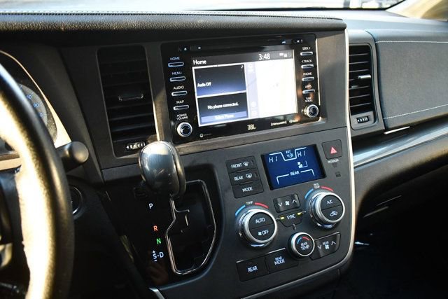 Used 2020 Toyota Sienna SE image 26