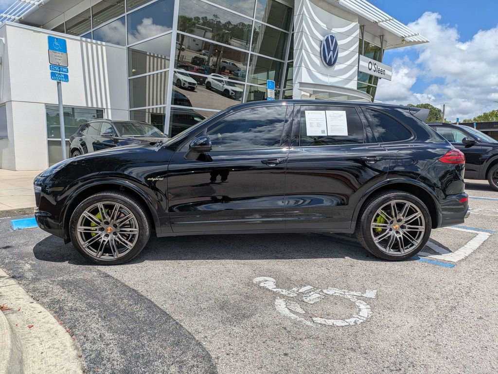 Used 2017 Porsche Cayenne S Platinum AWD/4WD image 3