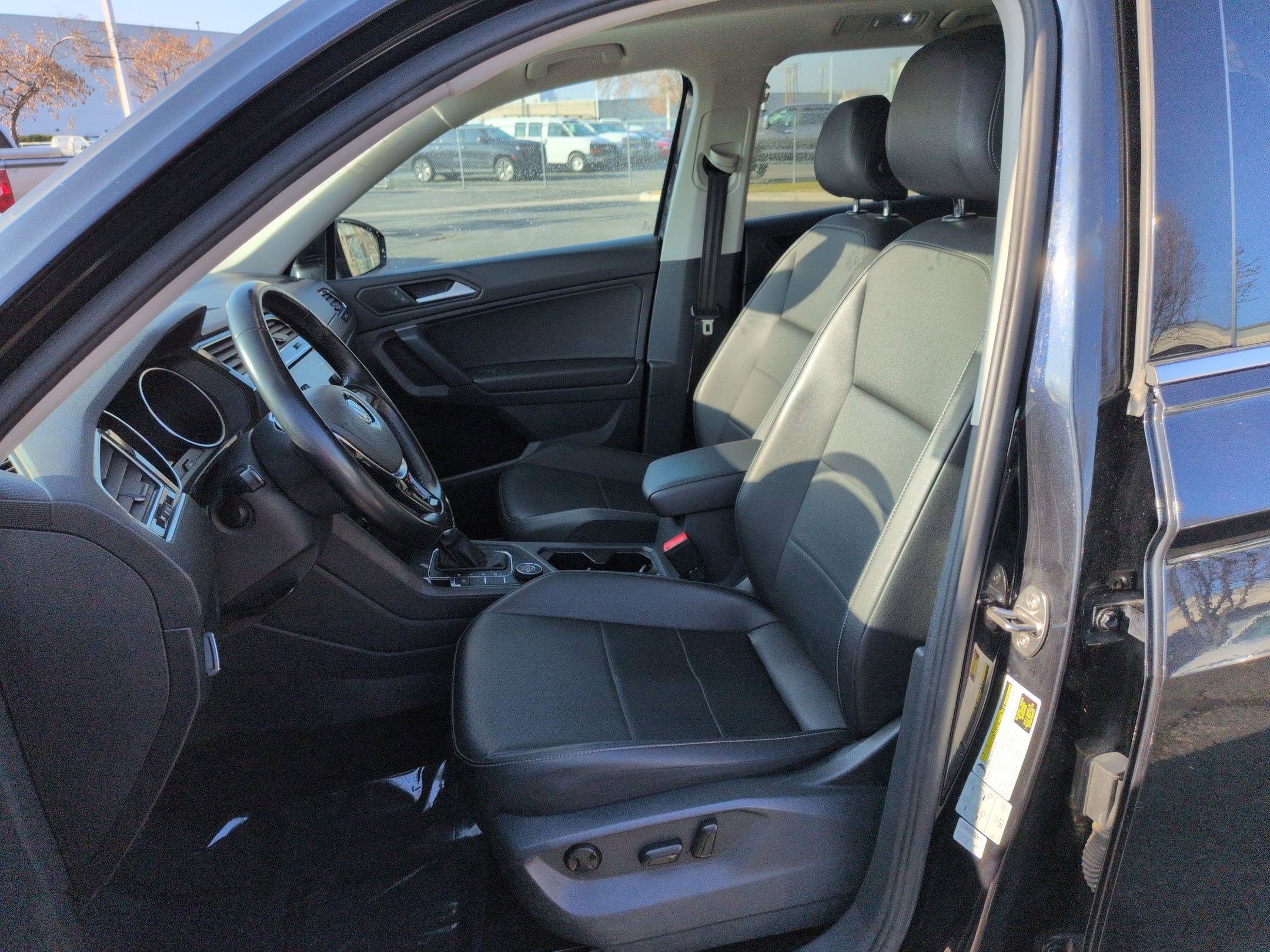 Used 2019 Volkswagen Tiguan SE image 22