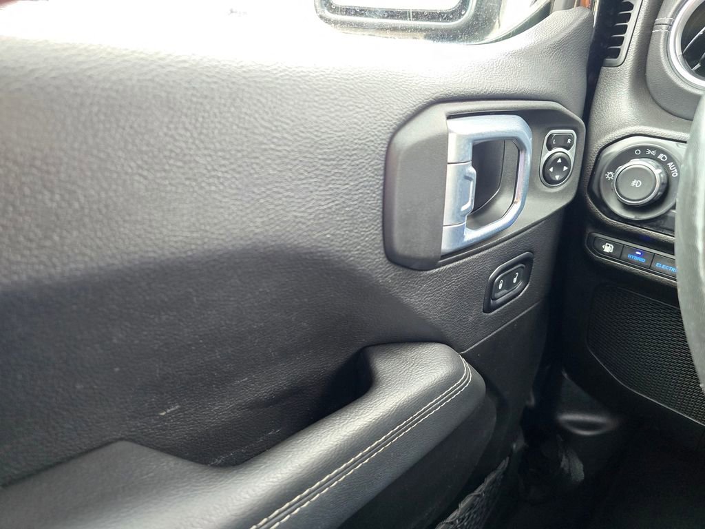 Used 2021 Jeep Wrangler Unlimited Sahara w/ Cold Weather Group AWD/4WD image 32