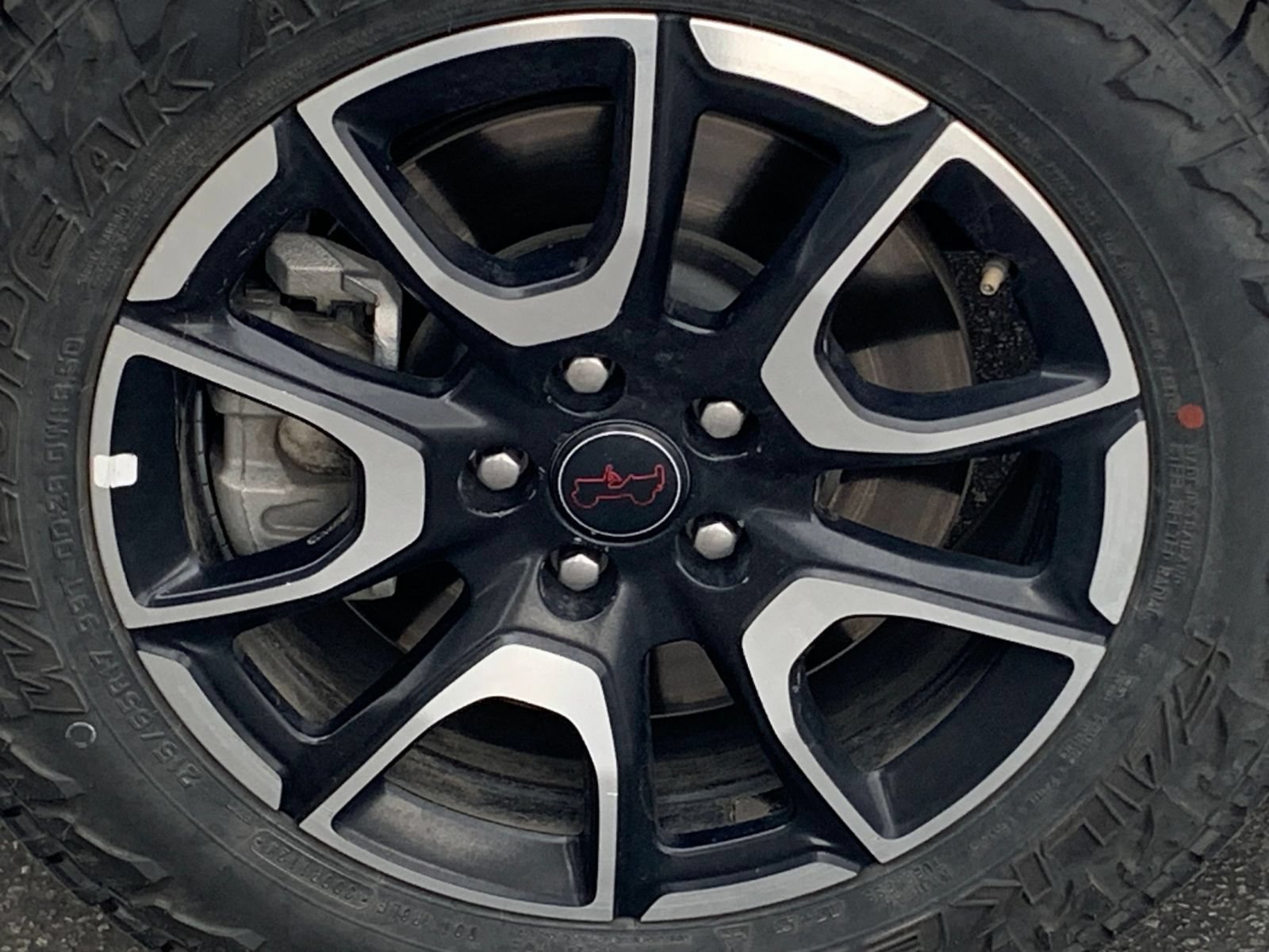 Used 2025 Jeep Compass Trailhawk AWD/4WD image 29