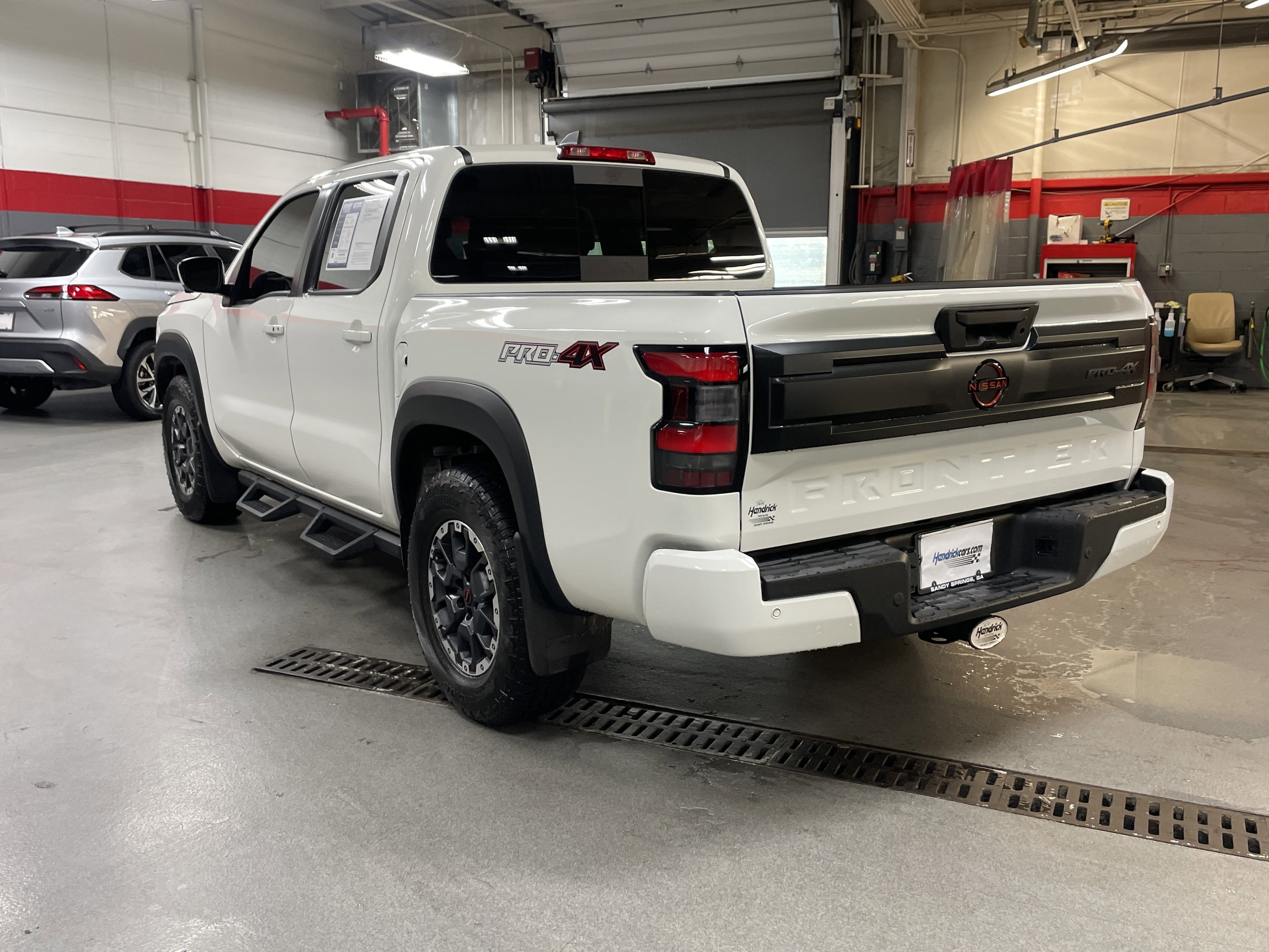 Used 2025 Nissan Frontier PRO-4X w/ Pro Premium Package AWD/4WD image 8
