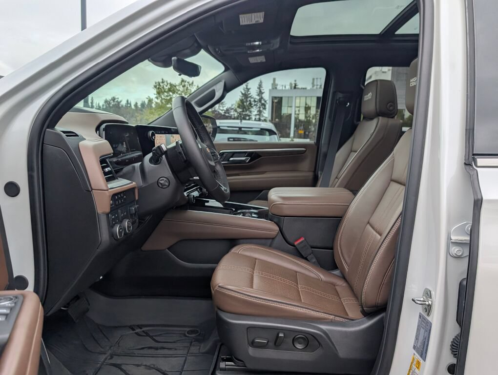 Certified 2025 Chevrolet Tahoe High Country w/ Sun And Tow Package AWD/4WD image 25