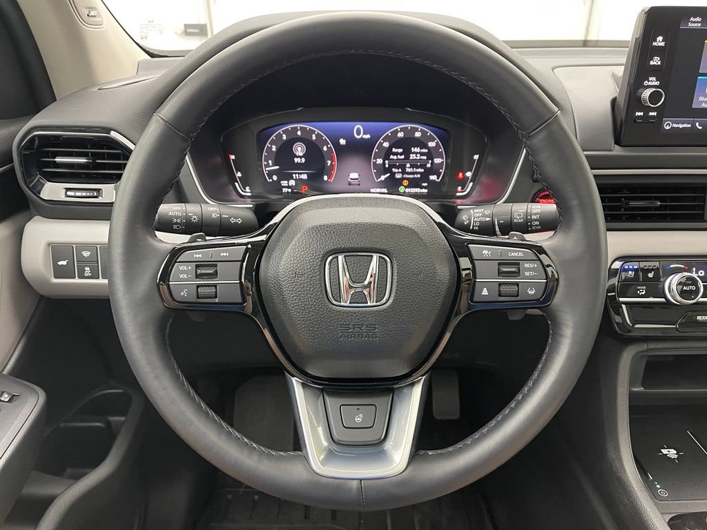 Used 2025 Honda Pilot Elite image 21