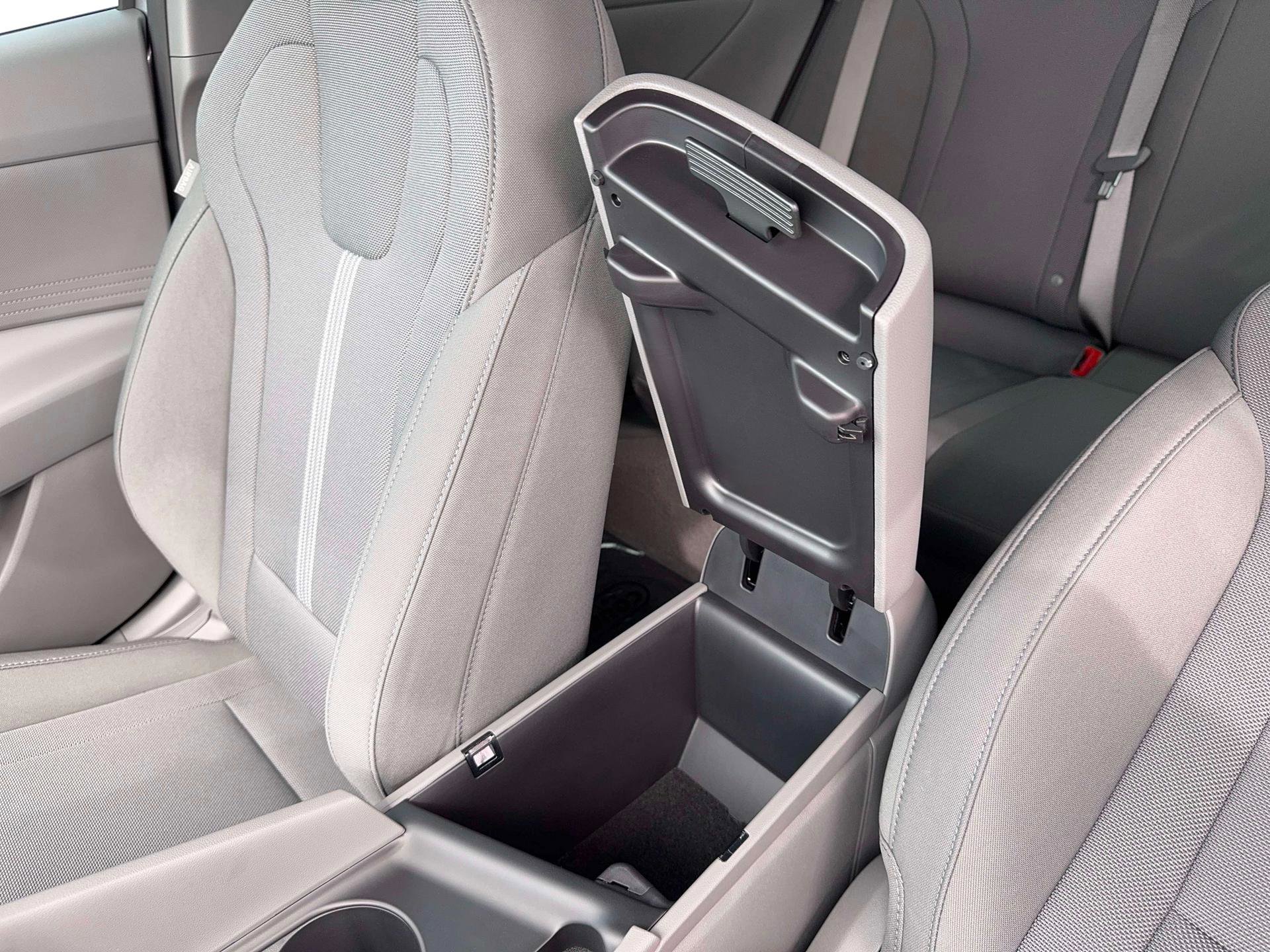 New 2026 Hyundai Elantra SE image 18