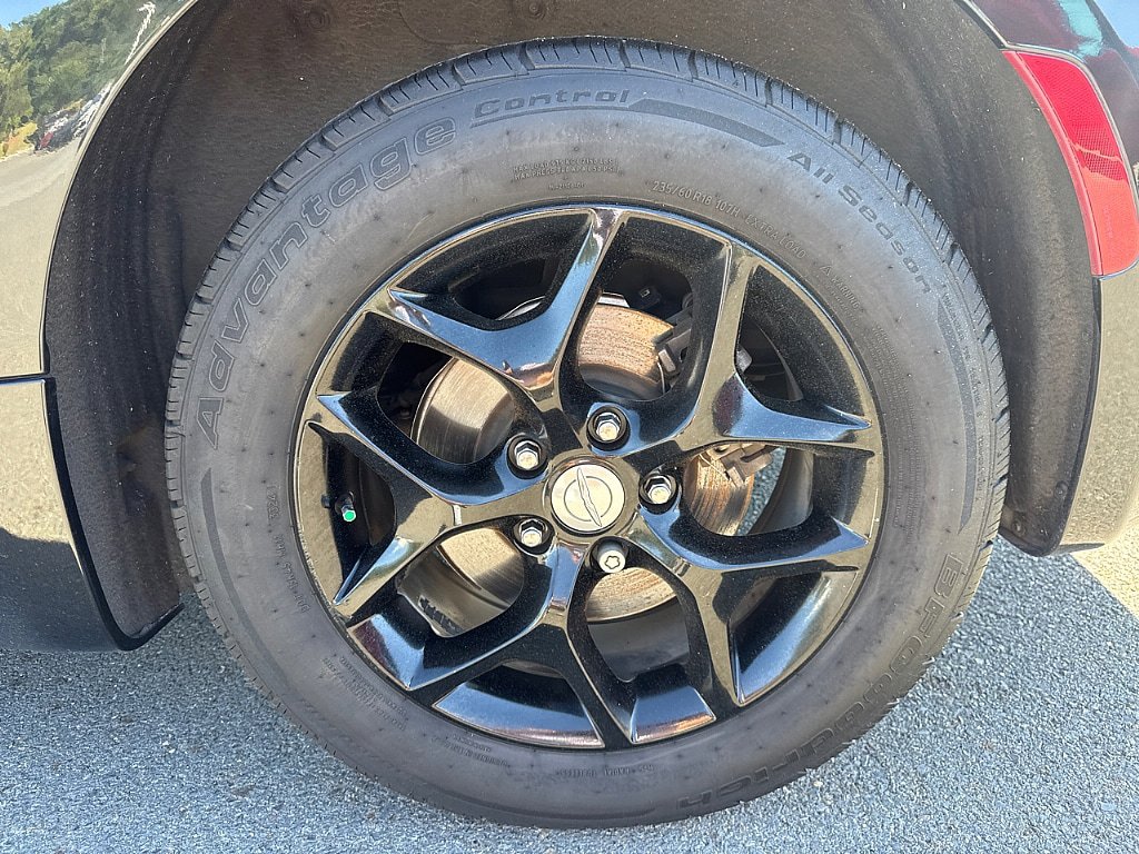 Used 2017 Chrysler Pacifica Touring-L Plus w/ Tire & Wheel Group FWD image 7