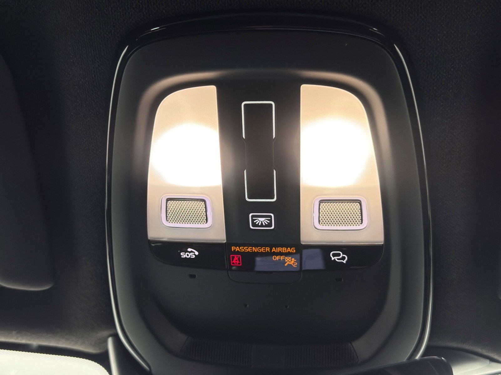 Used 2024 Volvo XC40 Recharge Plus w/ Protection Package Premier image 33