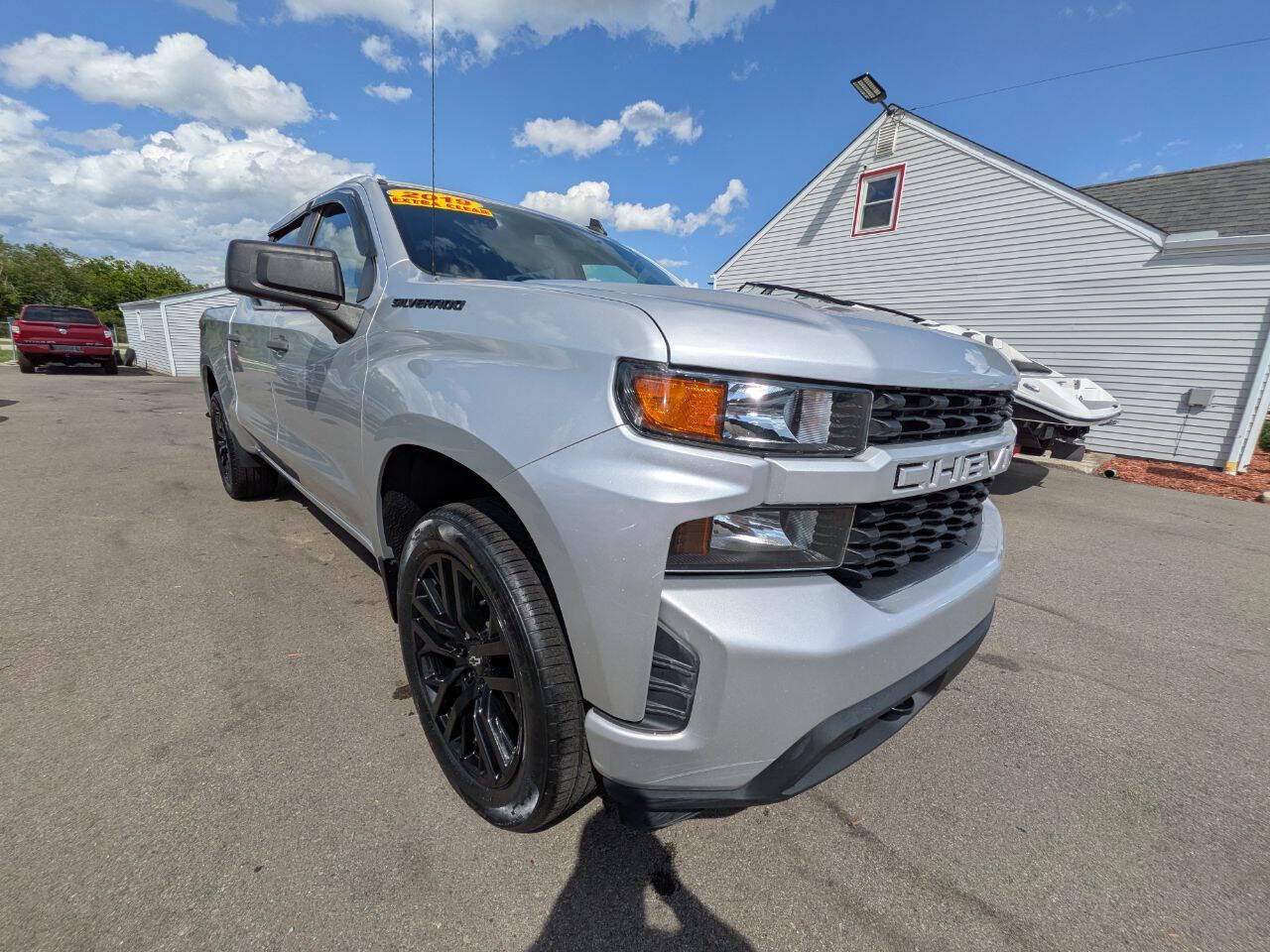 Used 2019 Chevrolet Silverado 1500 Custom w/ Custom Value Package AWD/4WD image 7