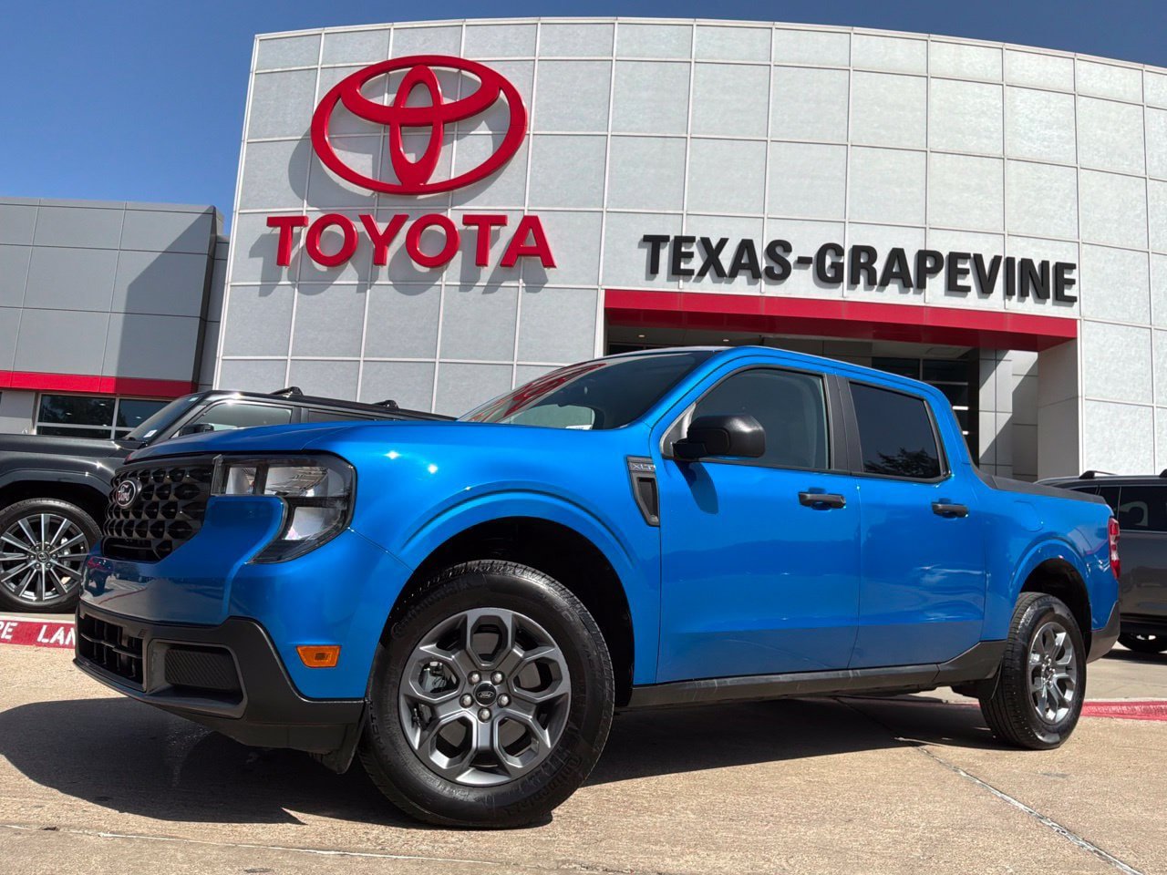 Used 2026 Ford Maverick XLT FWD image 2
