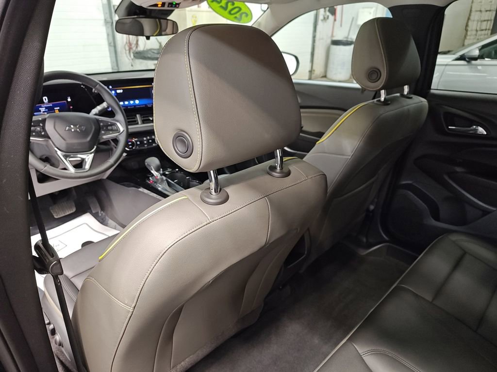 Used 2024 Chevrolet Trax ACTIV w/ Sunroof Package image 37