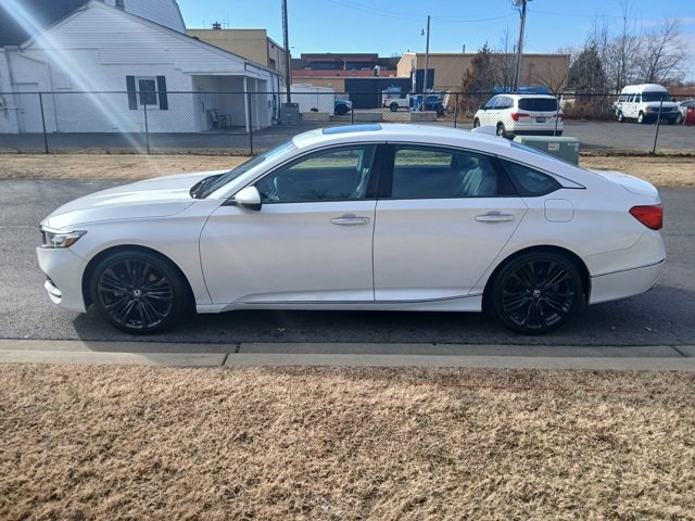 Used 2018 Honda Accord Touring image 6