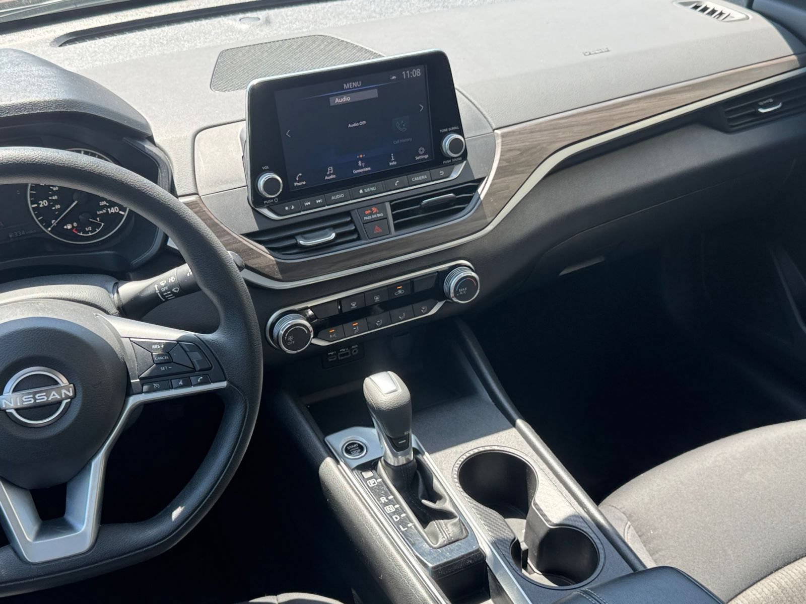 Used 2025 Nissan Altima 2.5 SV FWD image 19