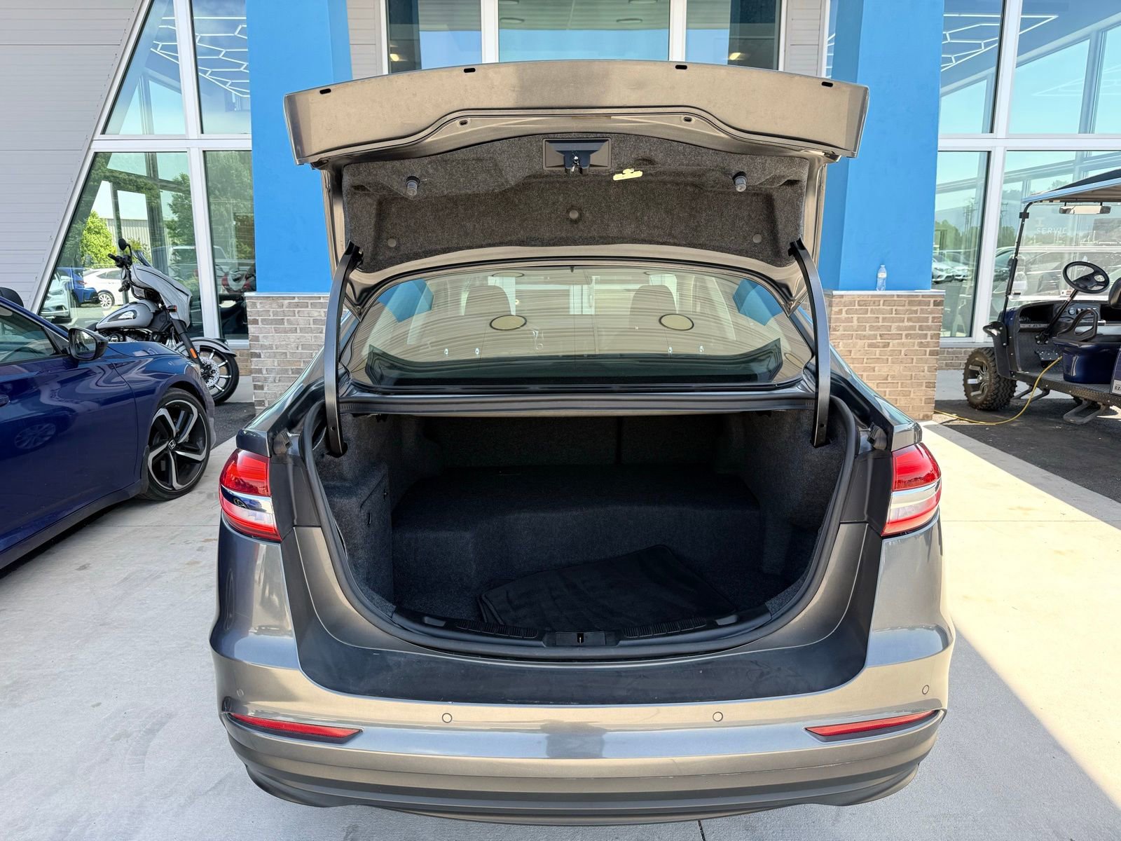 Used 2020 Ford Fusion SE FWD image 17