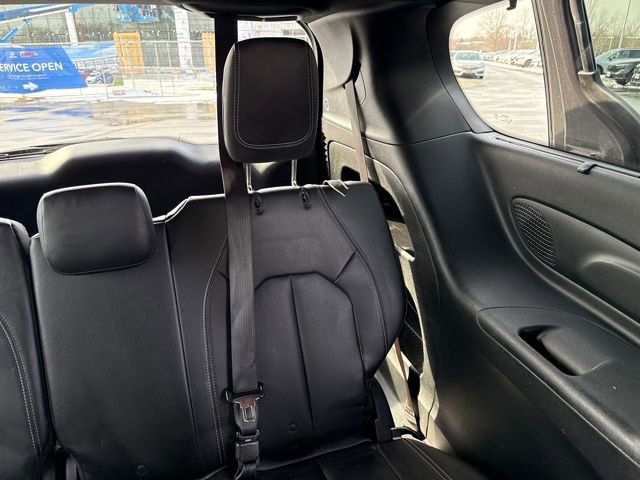 Used 2018 Chrysler Pacifica Touring-L w/ Premium Audio Group image 20