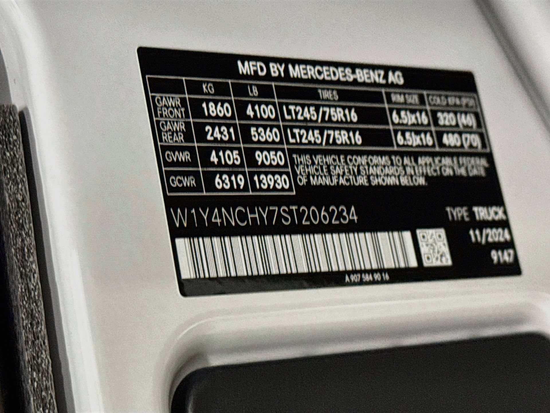 Used 2025 Mercedes-Benz Sprinter 2500 image 30