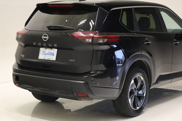 Used 2025 Nissan Rogue SV AWD/4WD image 7