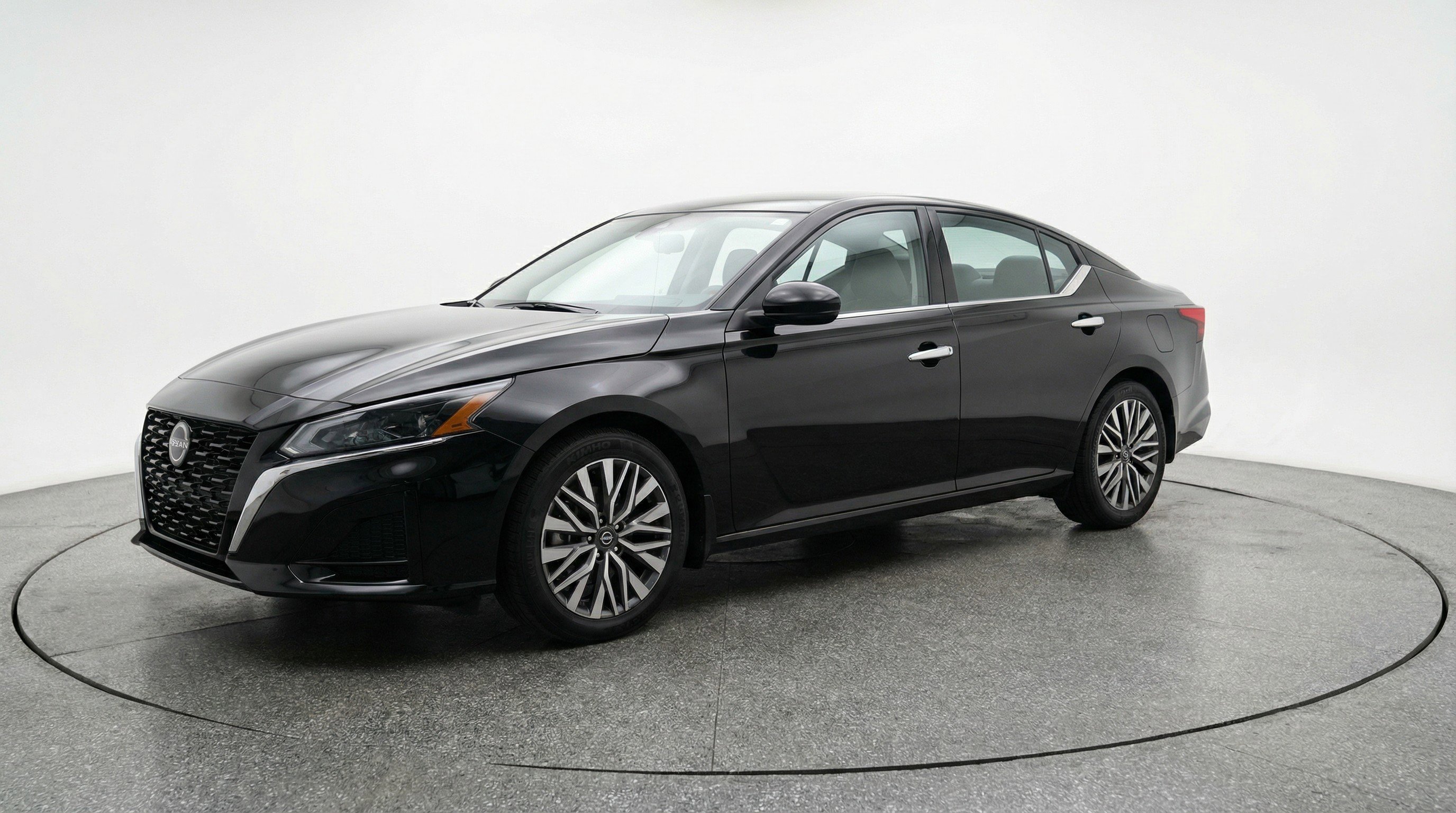 Used 2025 Nissan Altima 2.5 SV image 3