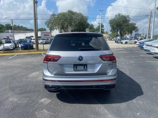 Used 2024 Volkswagen Tiguan SE R-Line AWD/4WD image 4