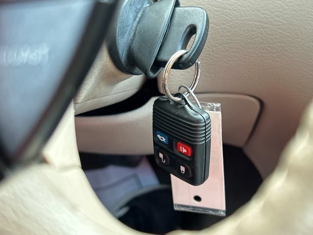 Used 2003 Ford Mustang Convertible RWD image 37