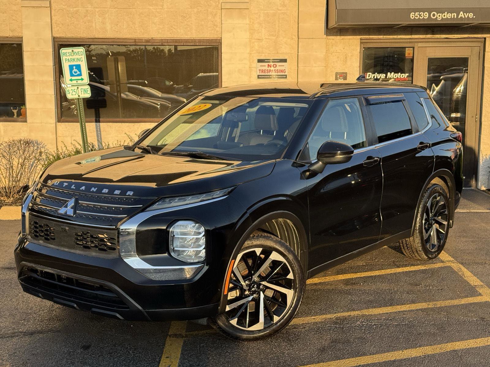 Used 2022 Mitsubishi Outlander ES image 2