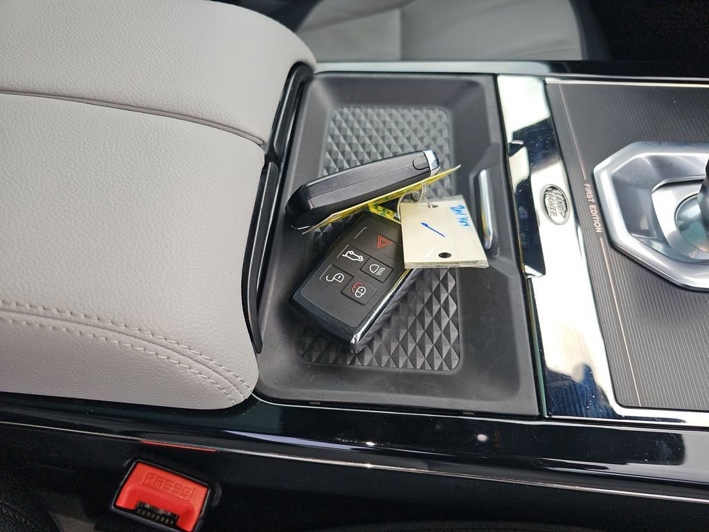 Used 2020 Land Rover Range Rover Evoque First Edition image 16