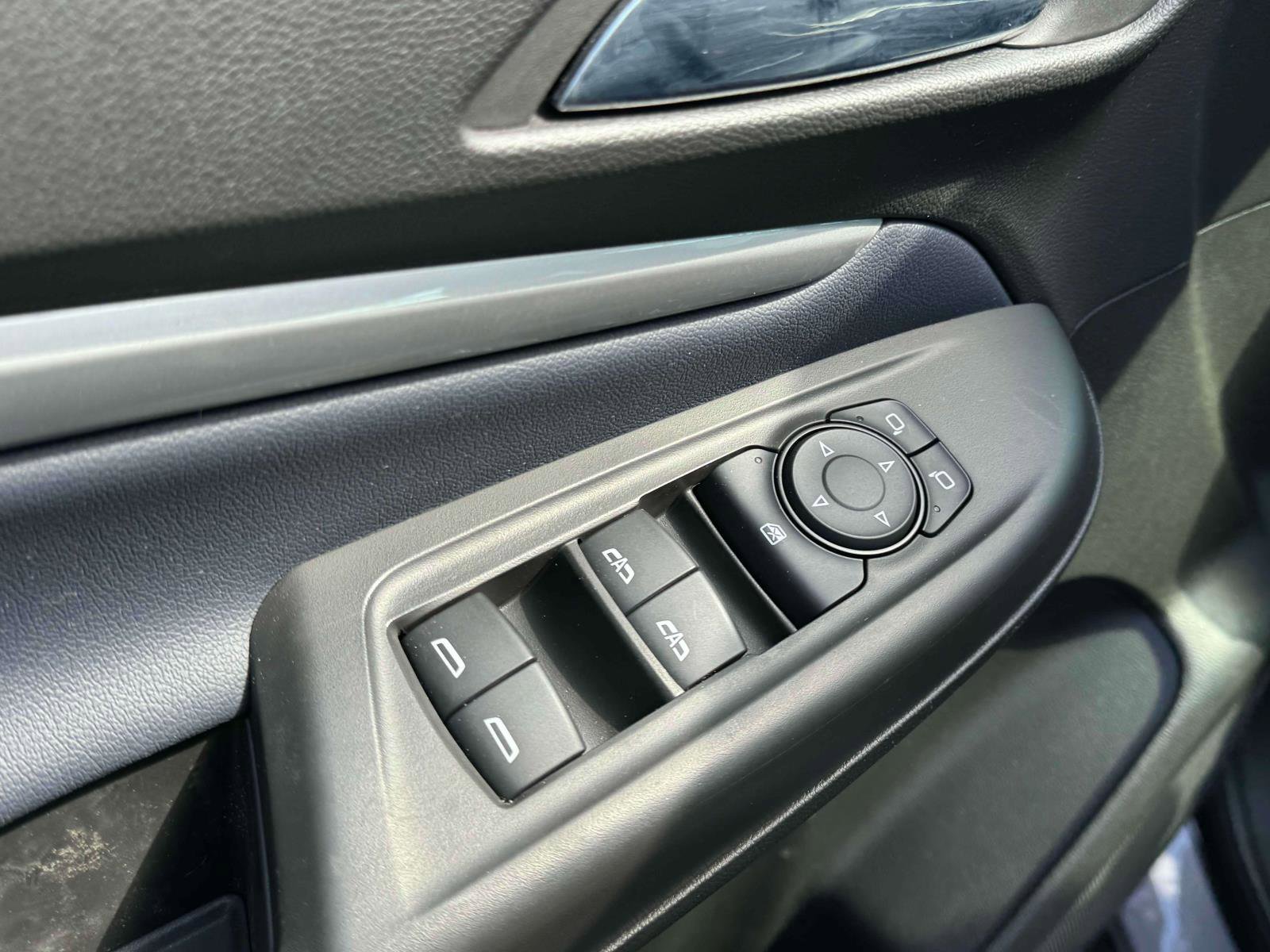 Used 2022 Chevrolet Bolt EUV LT w/ Convenience Package image 16