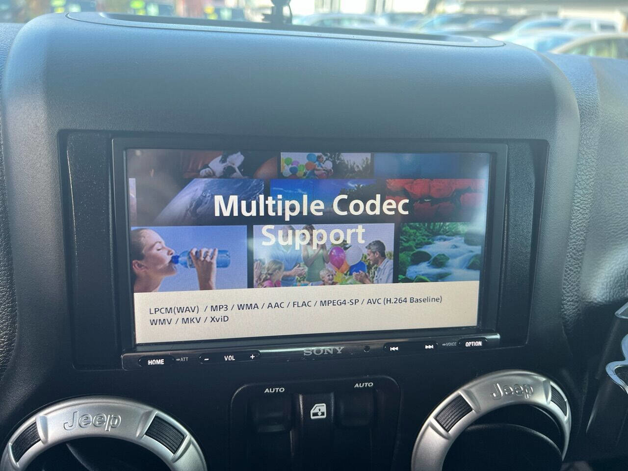 Used 2018 Jeep Wrangler Sahara w/ Connectivity Group image 21