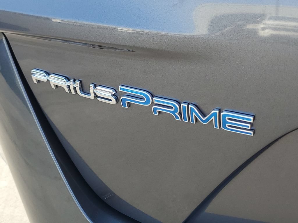 Used 2021 Toyota Prius Prime LE w/ Carpet Mat Package (TMS) FWD image 9