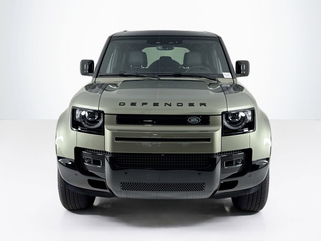 Used 2025 Land Rover Defender 110 X-Dynamic SE image 8
