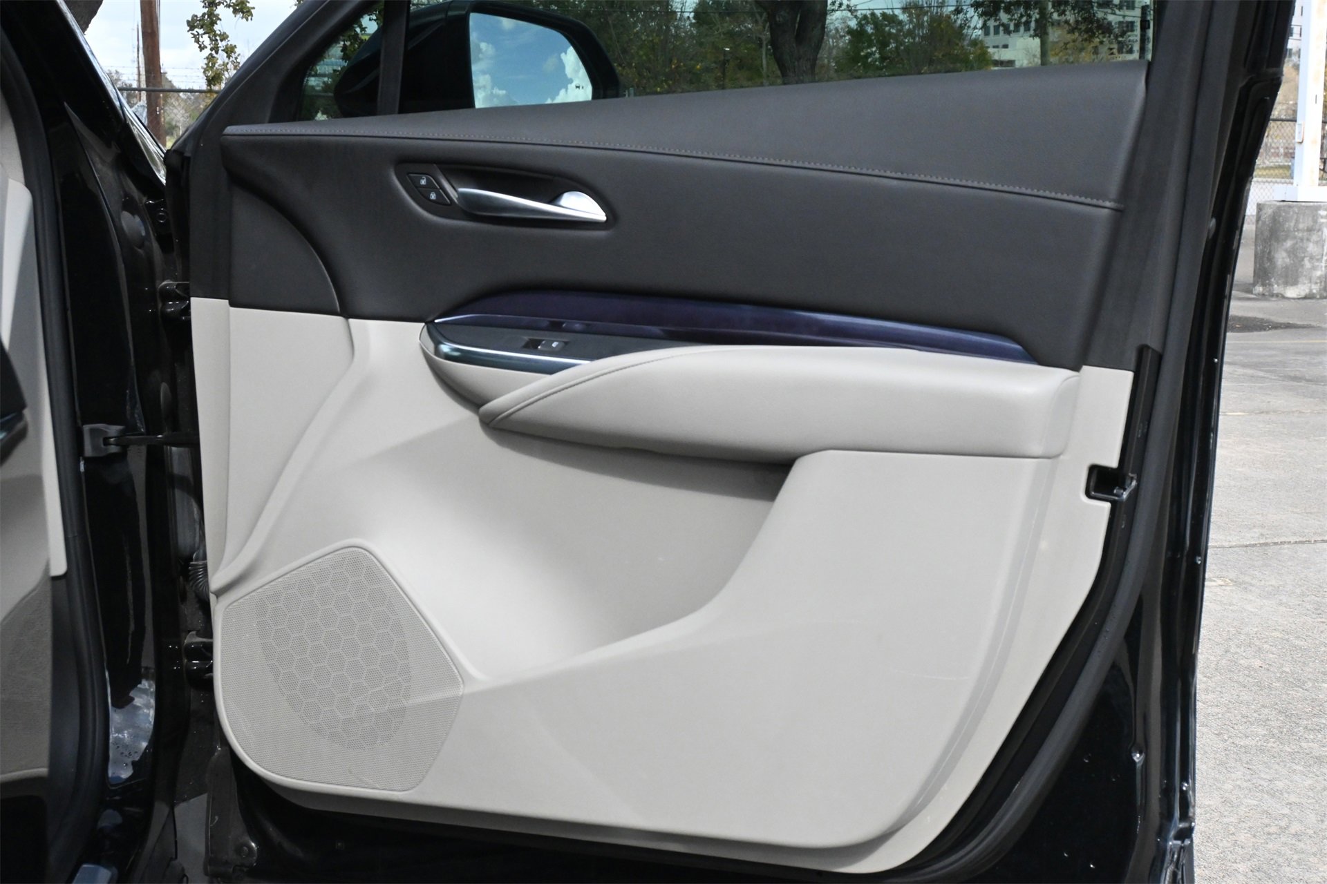 Certified 2023 Cadillac XT4 Luxury w/ Cold Weather Package image 26