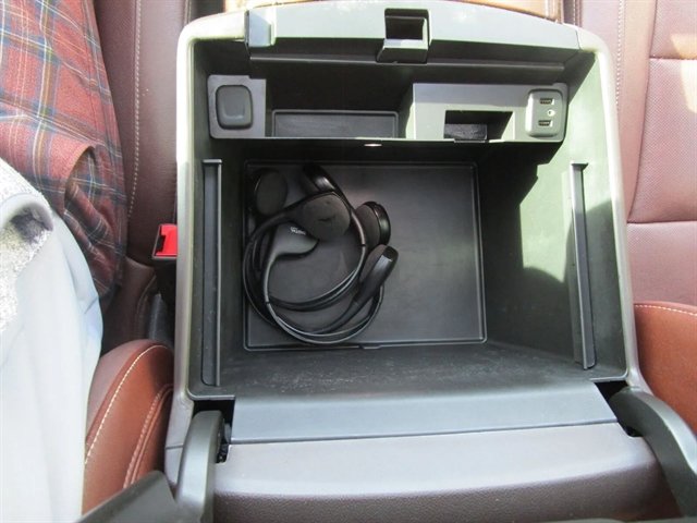 Used 2017 Chevrolet Suburban Premier AWD/4WD image 25