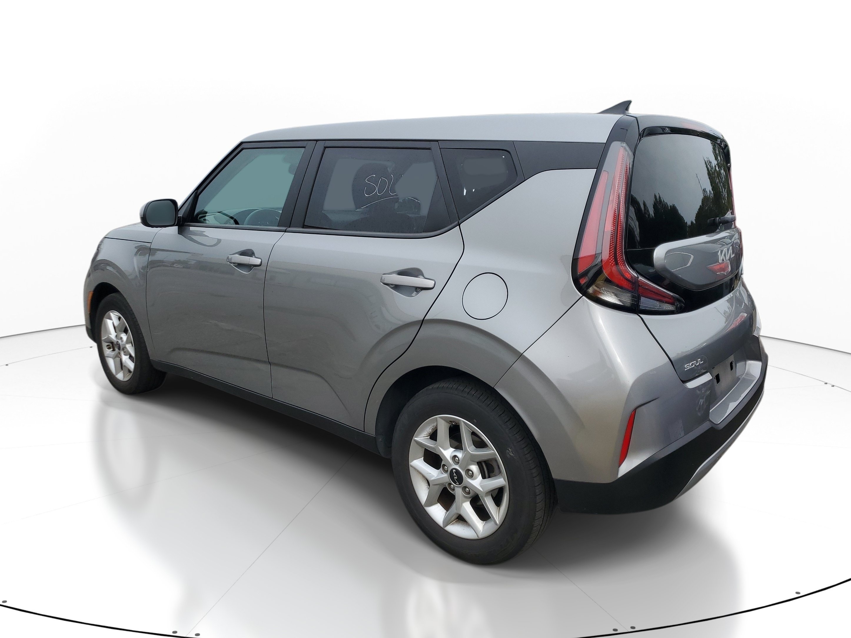 Used 2025 Kia Soul LX w/ LX Technology Package FWD image 4