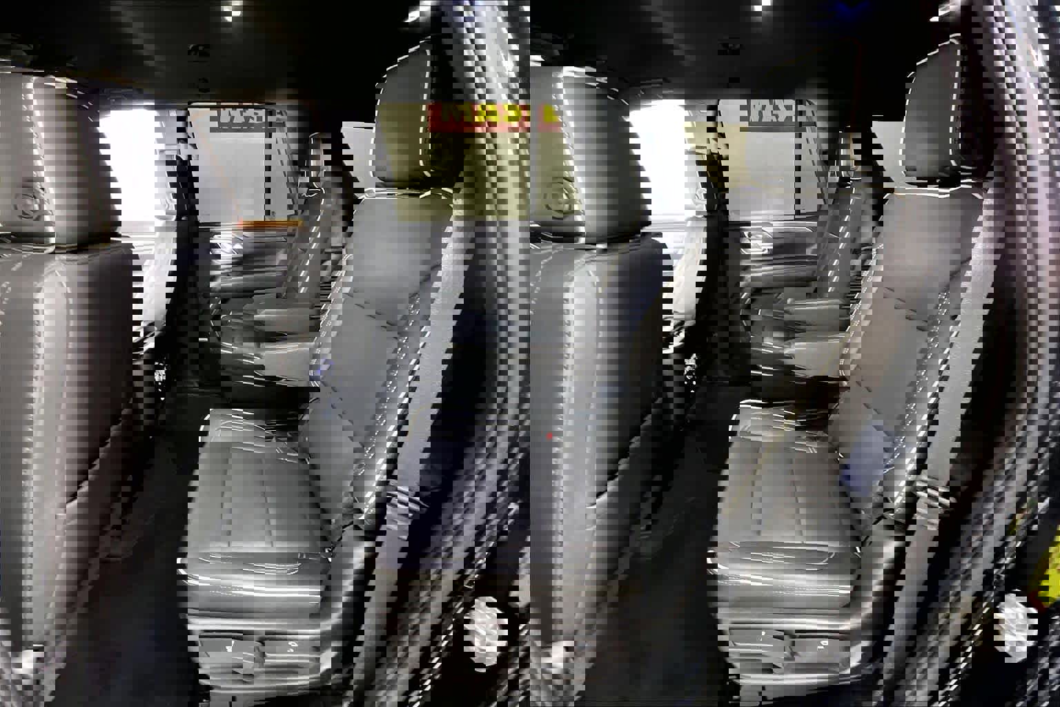 Used 2021 GMC Yukon SLT w/ SLT Luxury Package image 17