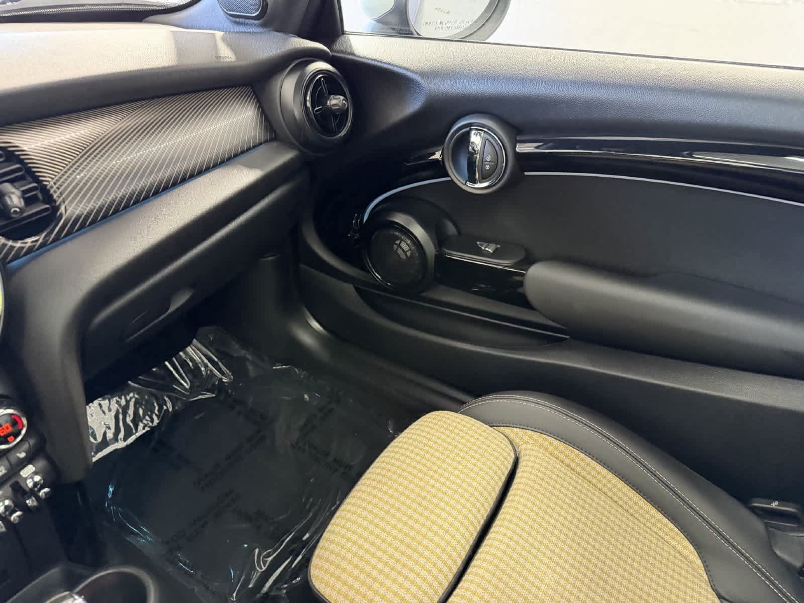 Used 2024 MINI Cooper SE w/ MINI Resolute Edition FWD image 23