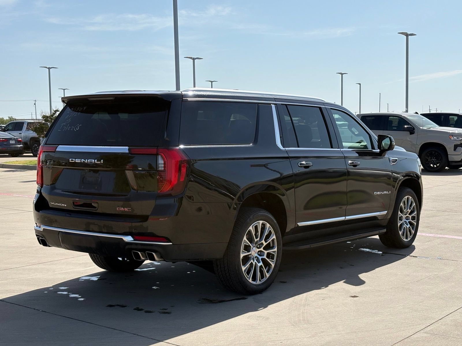 Used 2025 GMC Yukon XL Denali AWD/4WD image 7
