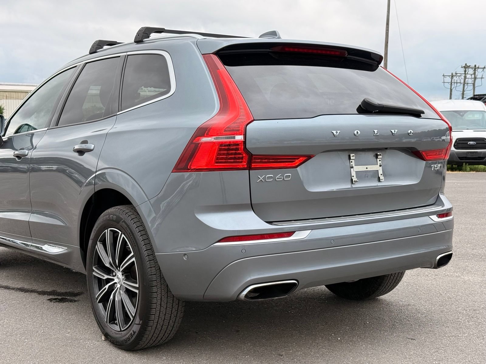 Used 2018 Volvo XC60 T5 Inscription w/ Convenience Package AWD/4WD image 3
