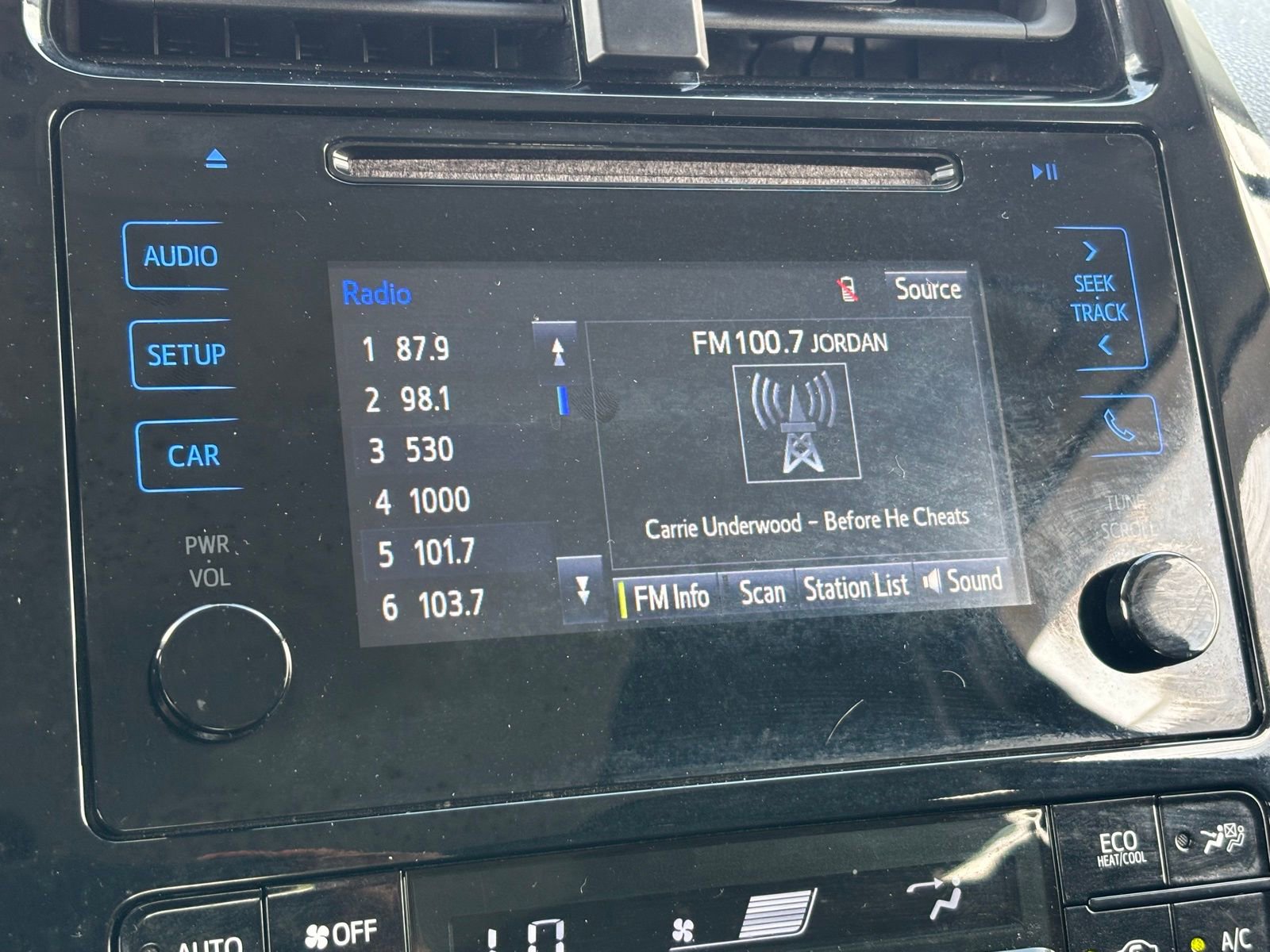 Used 2018 Toyota Prius Two image 24