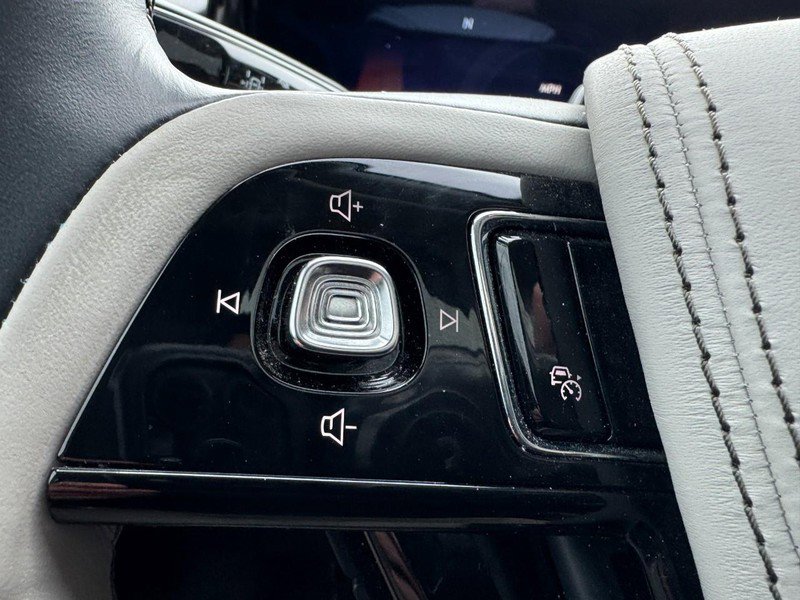 Certified 2025 Lincoln Aviator Reserve w/ Equipment Group 201A image 18