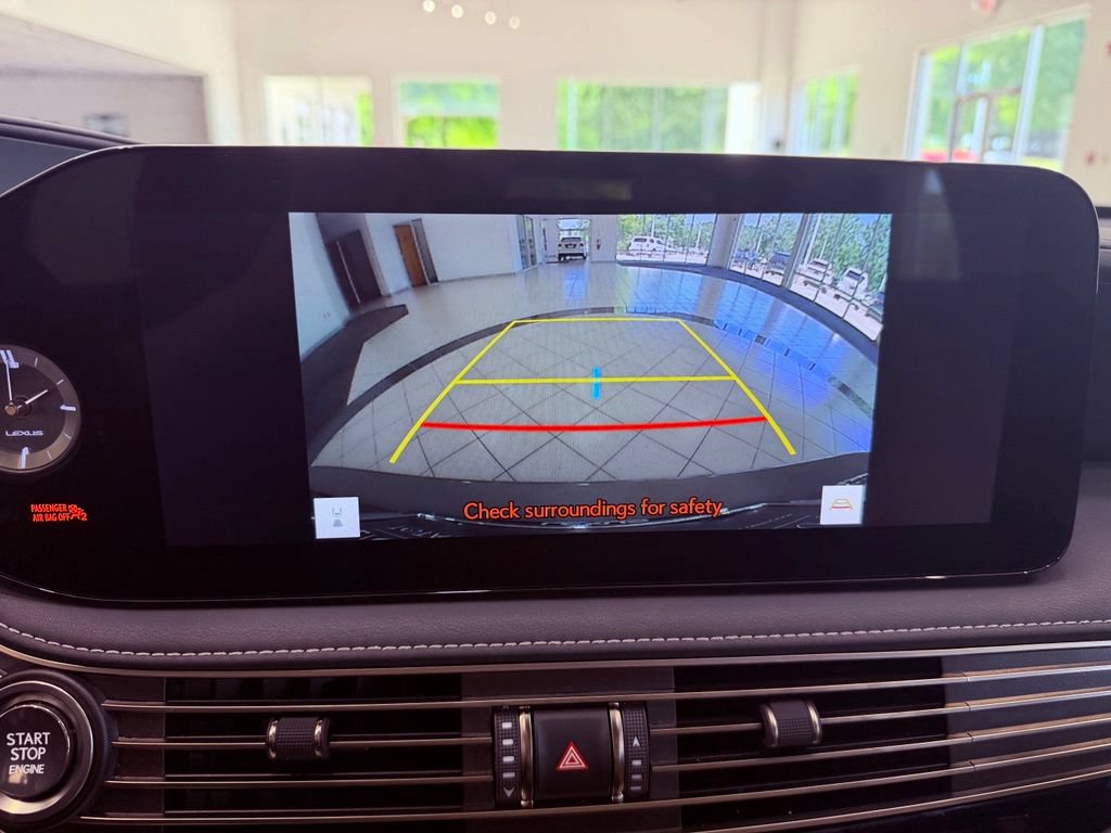 Used 2023 Lexus LS 500 w/ Accessory Package (Z2) RWD image 24