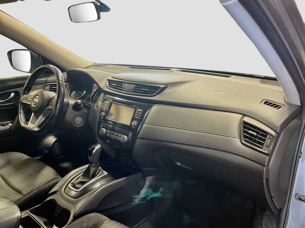 Used 2017 Nissan Rogue SV w/ SV Premium Package FWD image 30