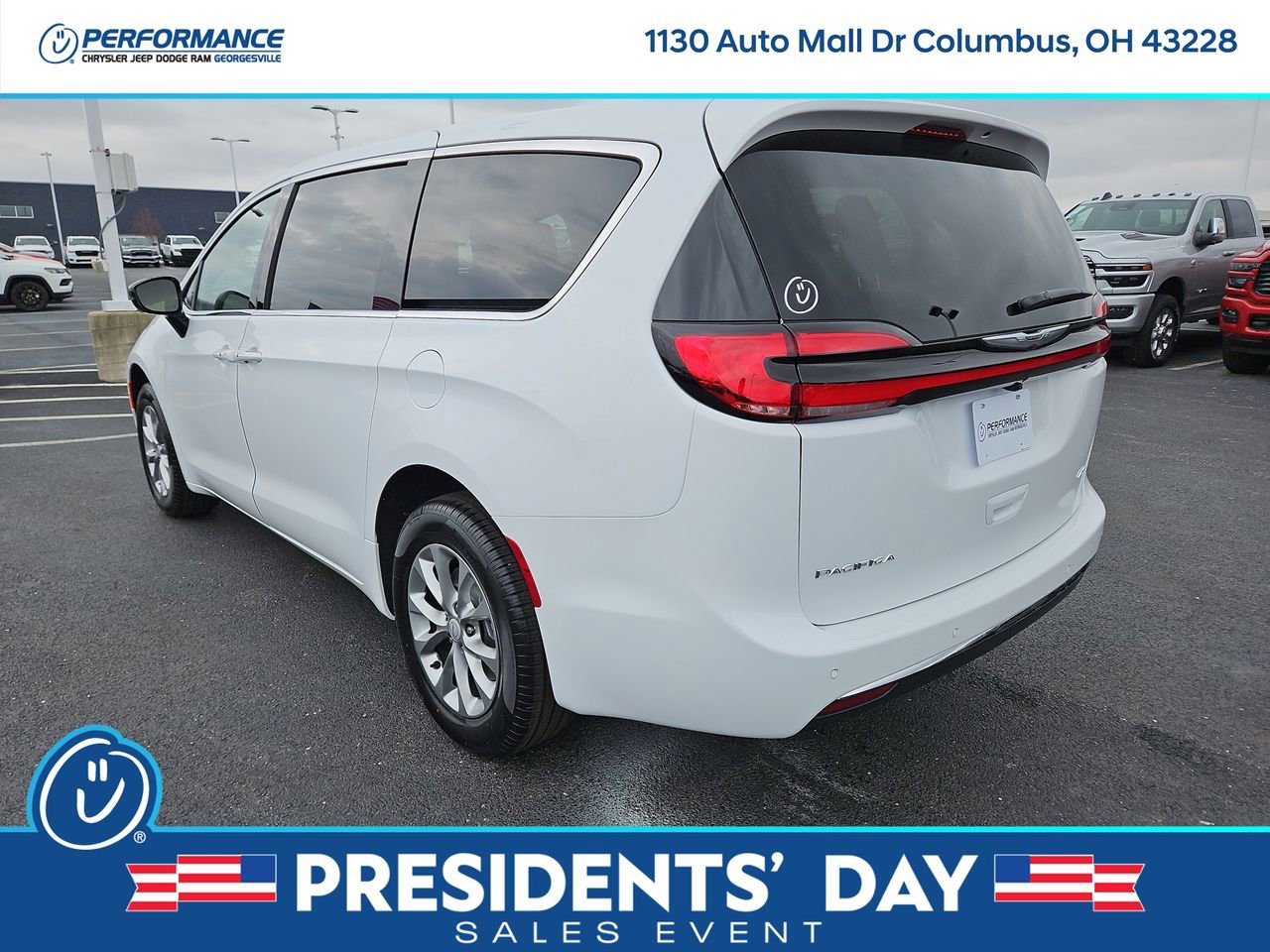 New 2026 Chrysler Pacifica Select image 5