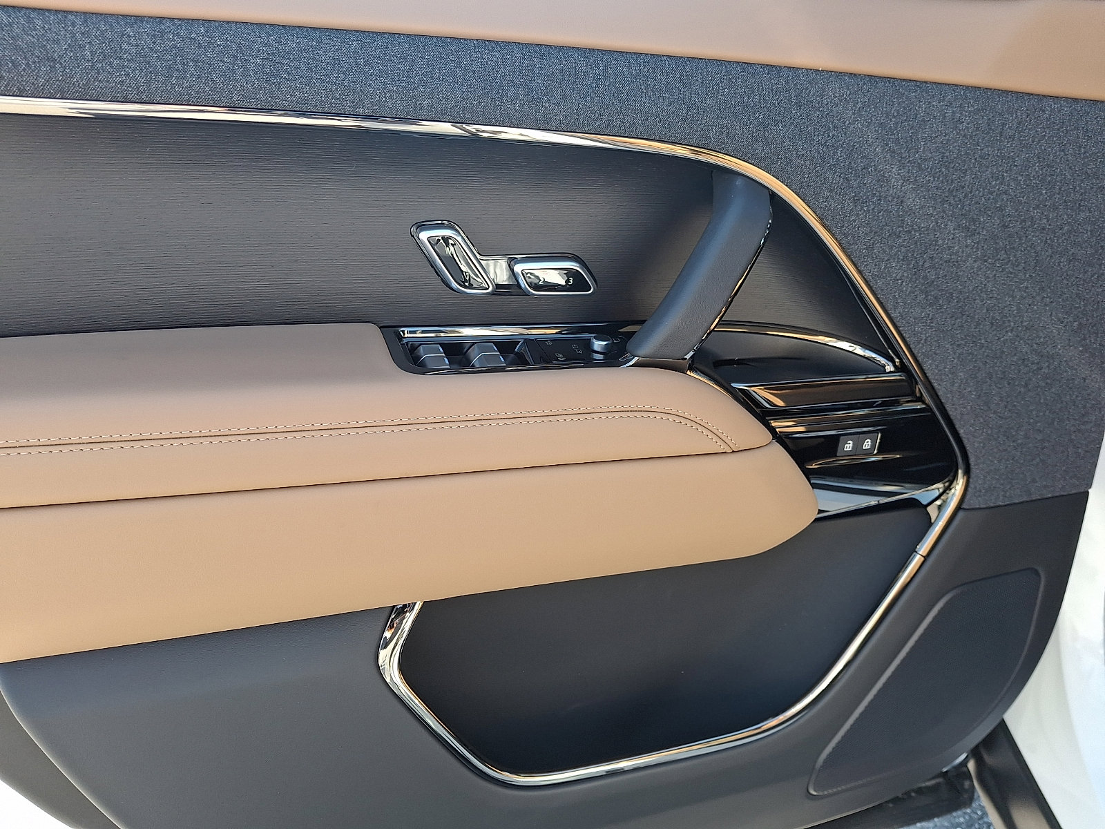 New 2026 Land Rover Range Rover Sport SE image 10