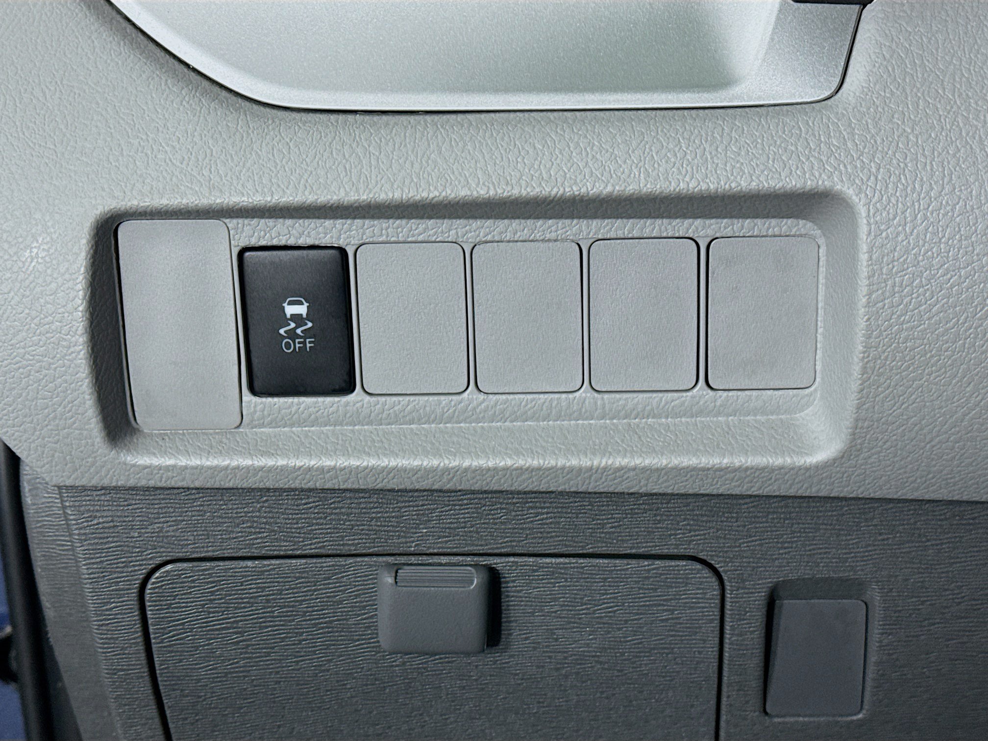 Certified 2020 Toyota Sienna L FWD image 10