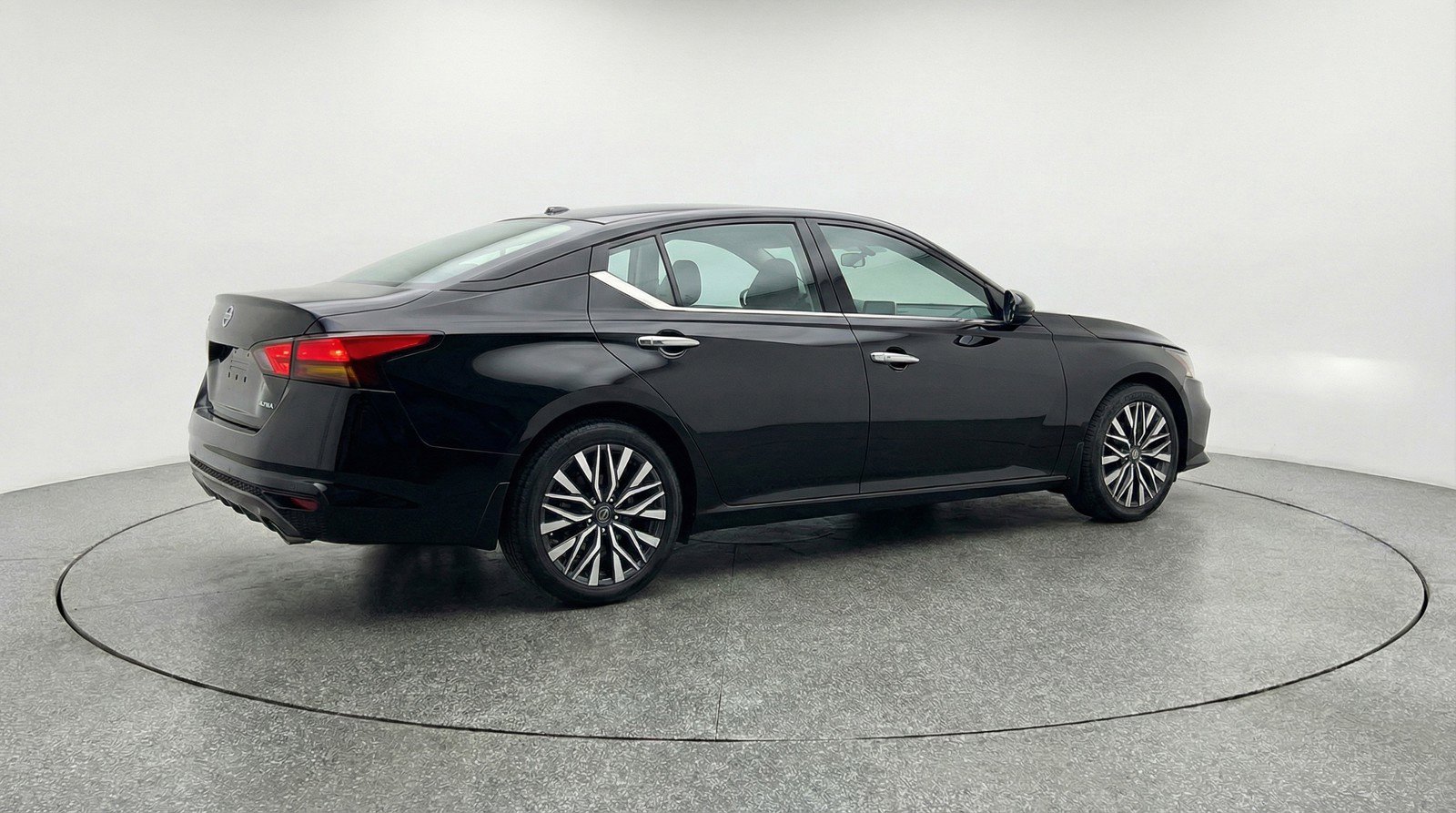 Used 2025 Nissan Altima 2.5 SV image 9