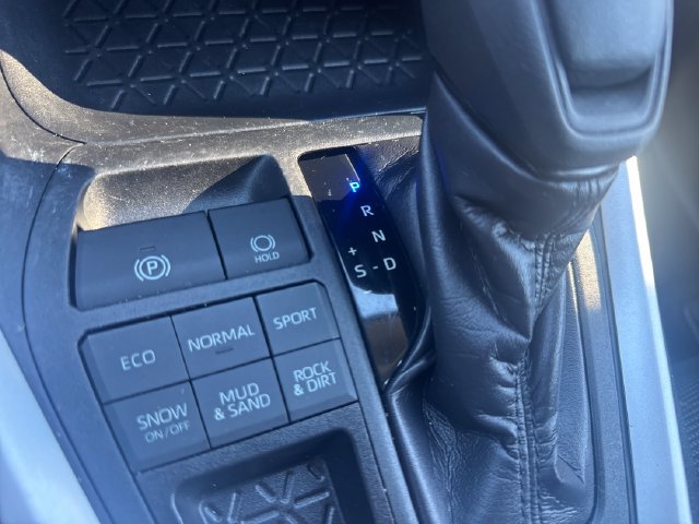 Used 2020 Toyota RAV4 LE w/ All Weather Liner Package AWD/4WD image 23