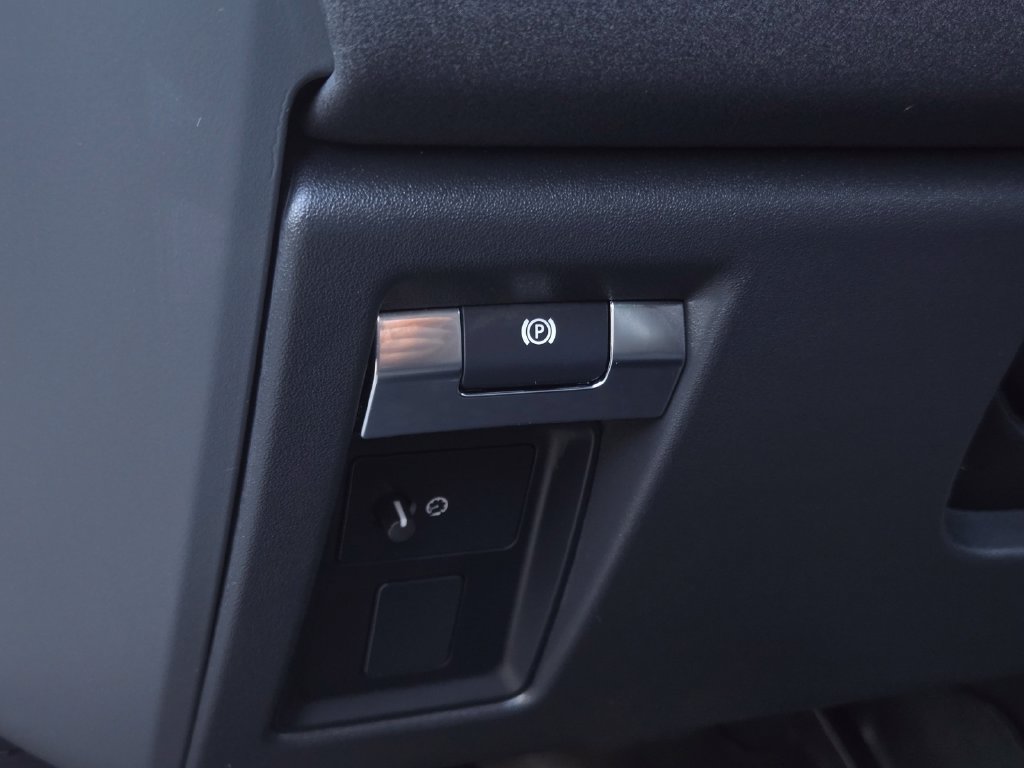 Used 2023 Land Rover Defender 90 X-Dynamic SE AWD/4WD image 19