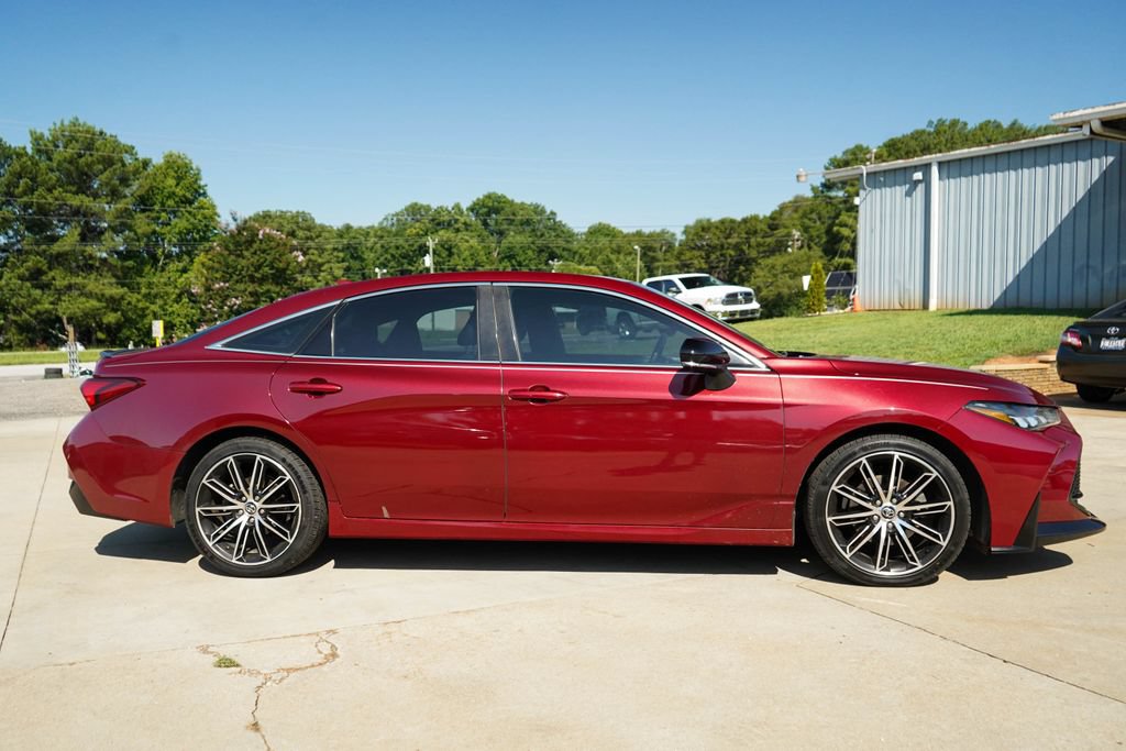 Used 2019 Toyota Avalon XSE FWD image 3